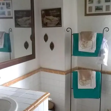 With 2 Bedrooms In Gaiche With Shared Pool Collebaldo